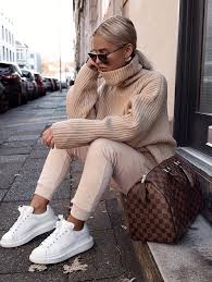 30 Trendige Winter Outfits Zum Anziehen Wenn Es Draussen Kalt Ist Timothy Cuccia In 2020 Trendy Outfits Winter Stylish Winter Outfits Winter Fashion Outfits