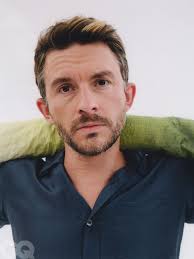 Jonathan Bailey at the "Jurassic World Rebirth" Berlin Premiere! ✨ PS: The  Ian Malcolm reference! 🥹🖤 #jonathanbailey #jonnybailey #jbayleaf  #jurassicworld #jurassicpark #jurassicworldrebirth #henryloomis #universal  #scarlettjohansson #mahershalaali