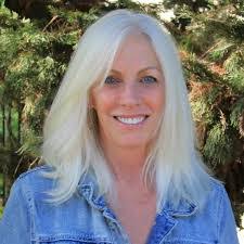 Beverly Dwyer's Instagram, Twitter & Facebook