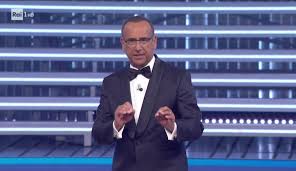 Carlo Conti, il Barry White fiorentino, fa cantare tutto l