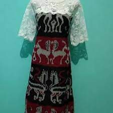 Namun, pemakaian baju brokat terpisah ini sangat jarang sekali kita jumpai karena kebanyakan model baju bahan brokat modern yang populer saat ini adalah model dress brokat terusan dengan kombinasi kain polos. Jual Dress Tenun Menjanhan Merah Kombinasi Brokat Kab Jepara Baju Dan Kain Tenun Tokopedia