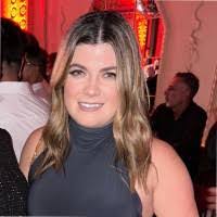 Carol Navarro's Instagram, Twitter & Facebook