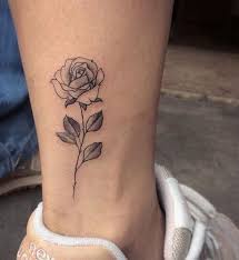 The black and white coloring really makes the tattoo pop. 18 Romantic Small Rose Tattoo Ideas For Ladies Styleoholic