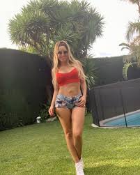 Vidal's wife, maria teresa matus, is pretty exceptional too. Maria Teresa Matus Se Defiende De Las Criticas Por Su Extrano Ombligo Tecache Cl