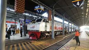 Cari jadwal, harga tiket, dan informasi nama kereta api yang berangkat dan berakhir di stasiun slawi slw hanya di tiket.com. Informasi Lengkap Jadwal Dan Tarif Ka Joglosemarkerto Relasi Purwokerto Yogya Solo Semarang Halaman All Tribun Jogja