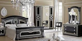 تصميم غرفة نوم سوداء 56 صورة غرفة نوم بألوان داكنة مع ذهب مع سرير أسود