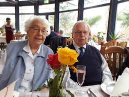 Sicher werden eure gäste begeistert sein und. Zur Hochzeit Gab S Ein Tafeltuch Edith Und Erich Behrend Sind 70 Jahre Verheiratet Mariendorf