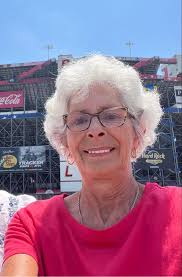 Gia offering nursing to all the cats…she drops into position each time a  cat is near her. 🐾❤️