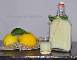 La crema di limoncello è un liquore denso e cremoso, il suo sapore ricorda quello del limoncello, ma la fate raffreddare e togliete la bacca di vaniglia. Liquore Crema Di Limone Ricetta La Cucina Di Rosalba Ricette Crema Al Limone Liquori