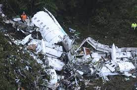 Der club verlor gegen palmeiras são paulo mit 0:1, palmeiras sicherte sich dadurch vorzeitig den ersten meistertitel seit 22 jahren. Flugzeugabsturz In Kolumbien Flugzeug Mit Brasilianischem Fussballteam Abgesturzt Panorama Stuttgarter Zeitung