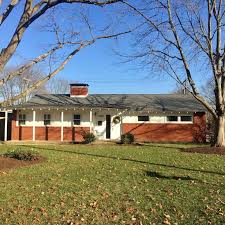 The brick chimney also looked dated and you can see how its reddish tones clashed with the yellow beige siding. Teqrcgqryl5z1m