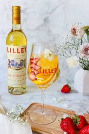 Lillet Spritz Cocktail Kit With Lillet Blanc Tonic Orange Strawberry Flowers Cocktail Courier Spritz Recipe Cocktails Cocktail Kits