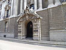 The old bailey offers a tasteful interior and terrace seating with fair views of the skyscrapers of central district. Old Bailey Wikipedia