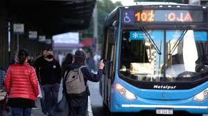 Read de elizabeth's bio and get latest news stories and articles. Los Choferes De Colectivos Definen El Lunes Si Van Al Paro En Rosario