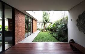 Desain taman minimalis belakang rumah juga simpel, hanya ada luncuran atau perosotan yang bisa menjadi area bermain anak. 25 Desain Taman Belakang Rumah Minimalis Modern Tukang Taman Surabaya Jasa Taman Surabaya