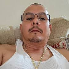 Robert Deleon's Instagram, Twitter & Facebook