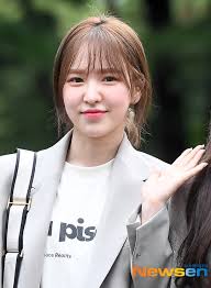 It has been reported initially that the female idol suffered from a traumatic experience after falling from a 2.5. Sbs Side Apologize For Red Velvet Wendy Accident And Injury During Rehearsal