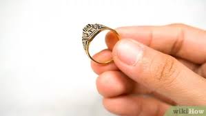 Perhiasan kinclong seperti baru hanya dengan sabun cuci piring. 3 Cara Untuk Membersihkan Cincin Wikihow