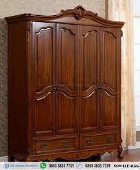 Kayu jati kami pilih sebagai bahan utama karena kayu jati memang kayu yang dikenal kuat untuk mebel karena tidak mudah dimakan rayap dan serangga kayu. Lemari Pakaian Kayu Jati Klasik 3 Pintu Lemari Baju Gantung