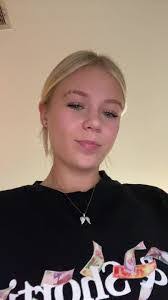 Amanda Theiss's Instagram, Twitter & Facebook