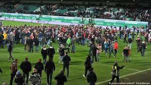Greuther fürth went into sunday's 2.bundesliga finale needing other results to go its way in order to secure an automatic place in the bundesliga, and it was an american helping make that dream happen. 1 Fc Koln Kehrt In Die Bundesliga Zuruck Sport Dw 06 05 2019