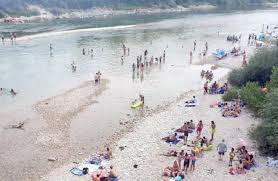 Victime De Son Succes La Riviere D Ain Deborde D Incivilites