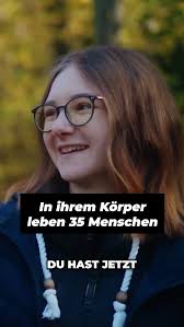Avi lebt mit über 35 Innenpersonen