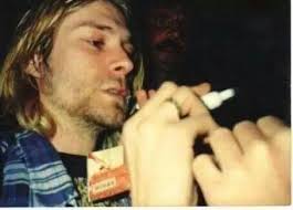 Pin By Nicole Wydra On Nirvana Style Kurt Cobain Photos Kurt Cobain Nirvana Kurt Cobain