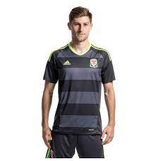 Sonderpreis 323,99 € normaler preis 359,99 €. Kaufe Trikot Wales Fussball 2016 2017 Adidas Away