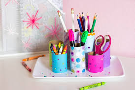 Des rouleaux de papier toilette, on en jette régulièrement sans réfléchir.pourtant, on peut facilement leur offrir une seconde vie. Deux Activites Manuelles A Faire Avec Vos Enfants Avec Des Rouleaux De Papier Toilette Koifaire