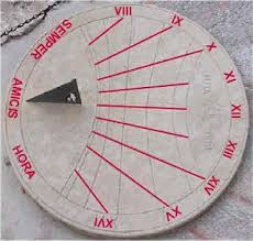 1 2 Nueve Lineas Rectas Para Saber La Hora Solar En El Reloj Hay Grabadas 9 Lineas Rectas Que Salen De La Base Del Gnomon Reloj De Sol Reloj Luz Y Sombra