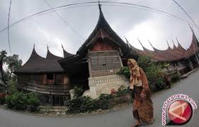 Rumah adat gadang merupakan rumah adat yang berasal dari provinsi sumatera barat. Rumah Gadang Arsitektur Nusantara Yang Inspiratif