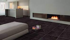 moderne en luxe woonkamer met strakke zwarte tegels luxe woonkamer woonkamer inspiratie woonkamer modern