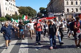 Roma, oggi tre manifestazioni contro la dittatura sanitaria sul covid: Negazionisti D Italia A Quota 1 500 Fallisce La Manifestazione A Roma