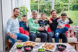 Üç tane daha kardeşi vardır. Aydin Kurtoglu Fan Kurtoglu Aydin Twitter