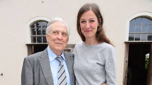 Max riemelt is a german actor. Filmstar Alexandra Maria Lara Trauert Ihr Vater Ist Tot