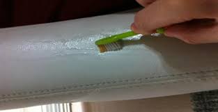 Deri Mobilyadan Tukenmez Kalem Lekesi Nasil Cikar