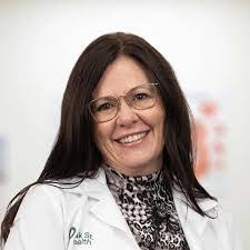 Kelly Hyder's Instagram, Twitter & Facebook