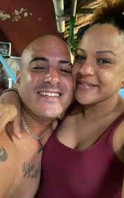 Esta mujer llamada Roxana Clotilde Ojeda Avila es una estafadora conocida  por todos como Tanny, la cual cuenta con un salón llamado Rosella, la misma  radica en Shangai y también en Vietnam.