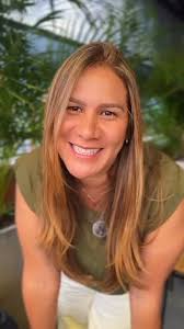 ¡ Conóceme !, Soy Alejandra Román., Mi misión como mentora latina es  promover el crecimiento de sus ideas de negocio y los sueños que guardan en  el corazón. , Contáctame 👌, Trabajamos por ti 💓