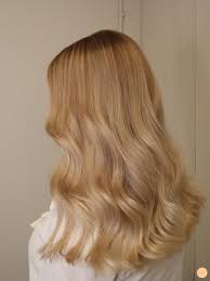 blond balayage naturlig peach stockholm warm blonde hair honey blonde hair balayage hair blonde