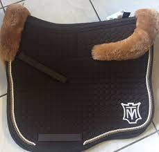 Ein hochklassiges produkt mit großer farbvielfalt. Mattes Eurofit Lammfell Schabracke Correction Reitsport Horseland Reitzubehor Und Reitsportartikel