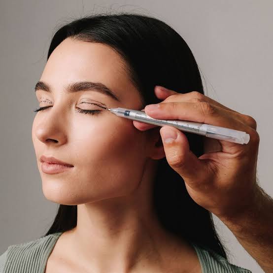 Blépharoplastie : tout savoir sur la chirurgie esthétique des paupières -  Elle