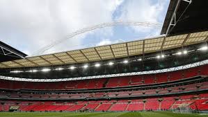 Wembley stadium is a football stadium located in wembley park in london.it opened in 2007 and was built on the site of the previous 1923 wembley stadium. England Wembley Stadion Leuchtet In Italiens Landesfarben