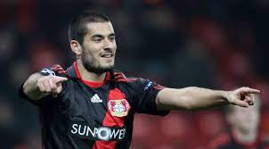 Passend zum erfolglosen auftritt des teams von vladimir petkovic gab es den wirbel um granit xhaka und manuel akanji. Bayer 04 Leverkusen Ex Spieler Eren Derdiyok Rechnet Mit Schweizer Nationalcoach Vladimir Petkovic Ab