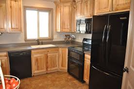 Maple Kitchen Cabinets With Black Appliances Hilwwd Kitchen Cabinets With Black Appliances Black Appliances Kitchen Light Kitchen Cabinets
