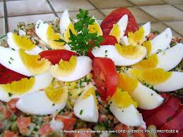 Macedoine Mais Oeufs Saumon Et Tomates A La Mayonnaise Avec Images Salade Macedoine Entree Saumon Salade
