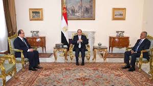 لواء / عباس كامل قائد عسكري وسياسي مصري، يشغل حالياً منصب رئيس جهاز المخابرات العامة، وشغل سابقاً منصب مدير مكتب الرئيس عبد الفتاح السيسي، وذلك منذ عمله في المخابرات الحربية مروراً بمنصبه في وزارة الدفاع وحتى توليه رئاسة الجمهورية. Ø§Ù„Ø³ÙŠØ³ÙŠ ÙŠØ¬ØªÙ…Ø¹ Ø¨Ù…Ø¯ÙŠØ± Ø¬Ù‡Ø§Ø² Ø§Ù„Ù…Ø®Ø§Ø¨Ø±Ø§Øª Ø§Ù„Ù…ØµØ±ÙŠØ© Ø¹Ø¨Ø§Ø³ ÙƒØ§Ù…Ù„ ÙˆÙƒØ§Ù„Ø© Ø³ÙˆØ§ Ø§Ù„Ø¥Ø®Ø¨Ø§Ø±ÙŠØ©