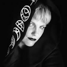 Does anyone know of any good mental health therapists that accept insurance?