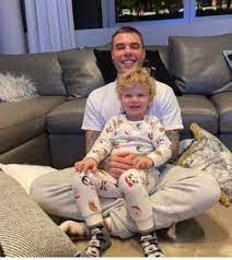 Jetzt bei mybestbrands produkte aus über 100 onlineshops entdecken. Fedez Vittoria Incontra Per La Prima Volta La Nonna La Reazione Di Leone